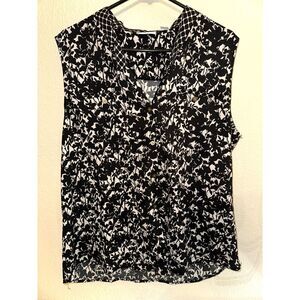 New York & Company Women’s Sleeveless Blouse XL Black White Floral Print